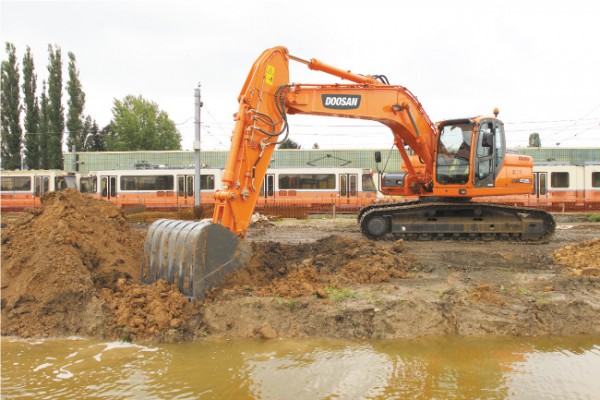 Doosan DX225LCA